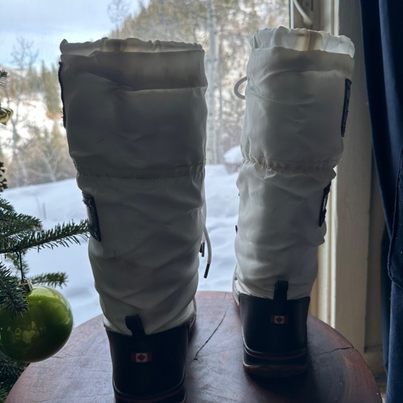 Pajar boots, Tommy Hilfiger boots ,UGG boots - Picture 5 of 11